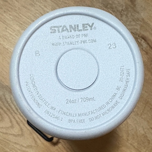 Stanley The Quick Flip Go Water Bottle 24 OZ - Picture 5 of 6